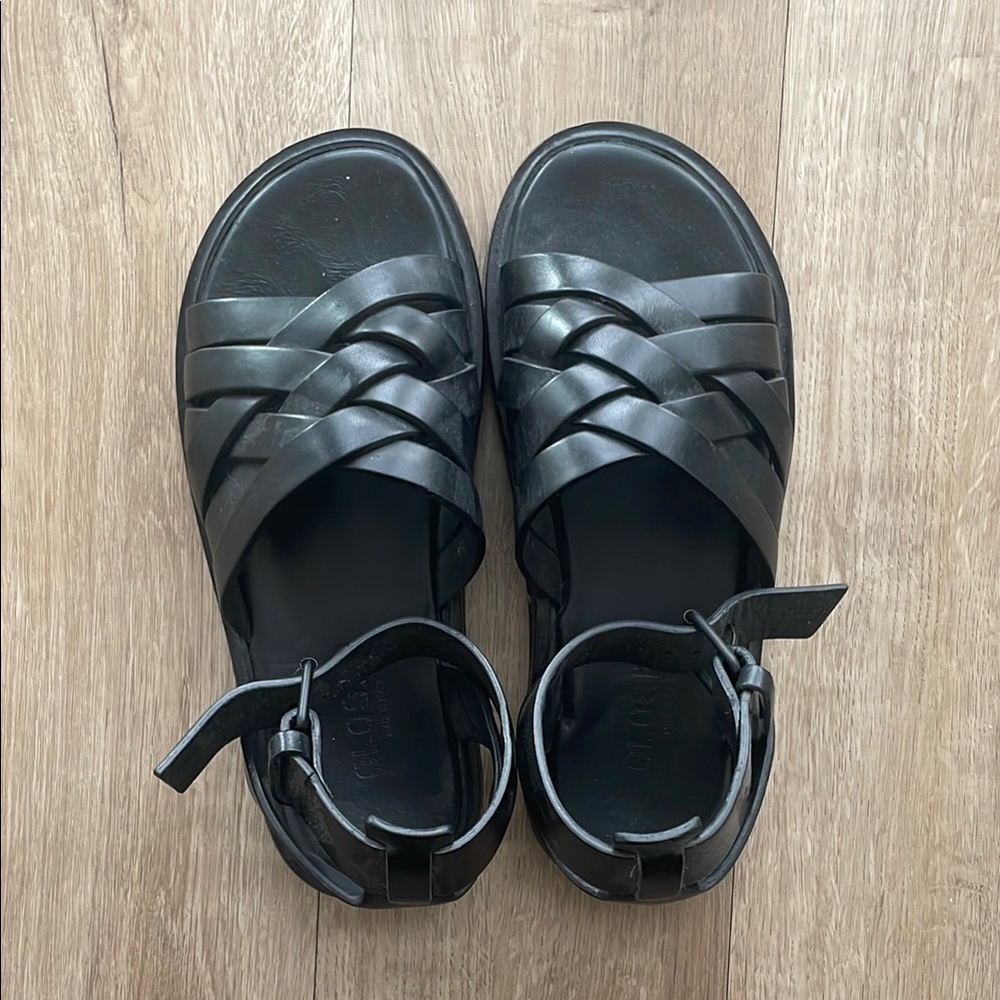 CLOSED SANDALS